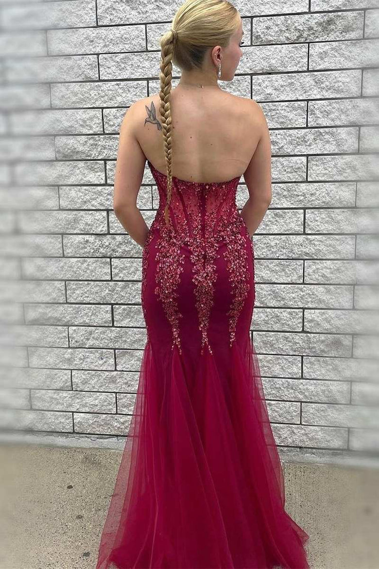 Vestido de fiesta de tul sirena sin tirantes y con cuentas